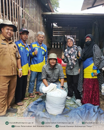 DPKH Kaltim Bekali Peternak PDKT Bontang dengan Praktik Pengolahan Pakan