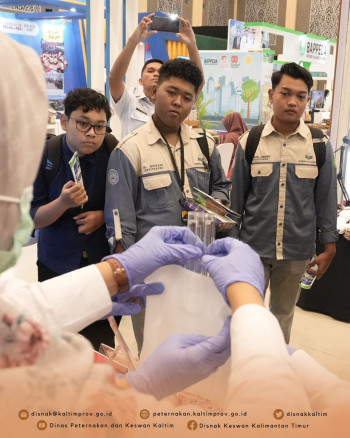 DPKH Lakukan Demo Pengujian dan Pelayanan Gratis Uji Sampel Pangan Asal Hewan (PAH) di Kaltim Expo Tahun 2025